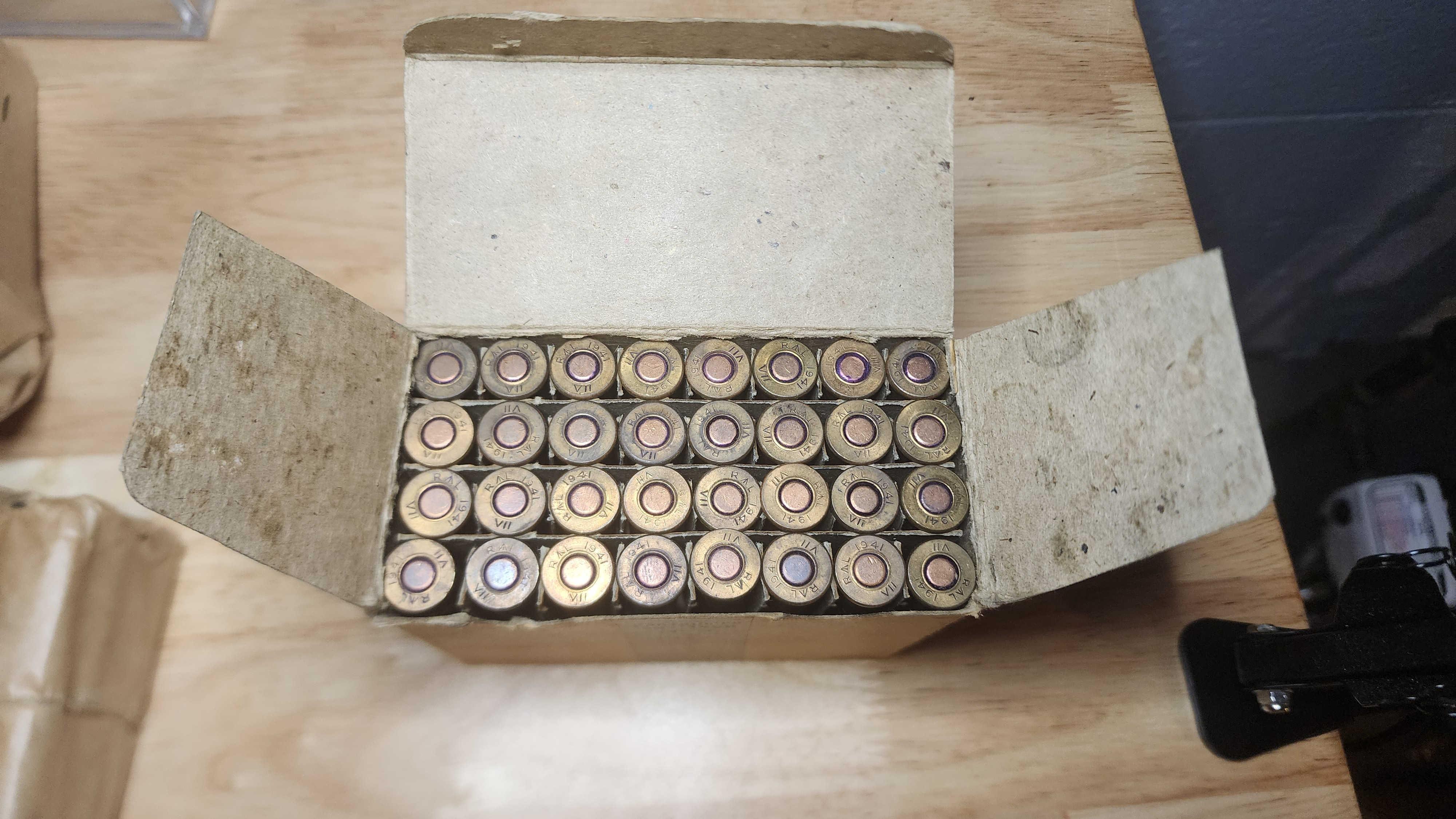 .303 Mk VII cartridges from the R↑L 1941 box, side profile