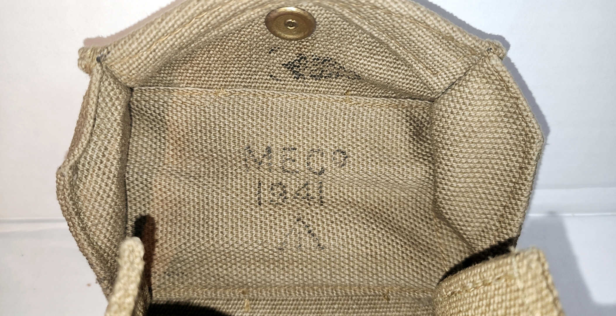 Interior flap stamp M.E.Co 1940 with broad arrow and acceptance mark