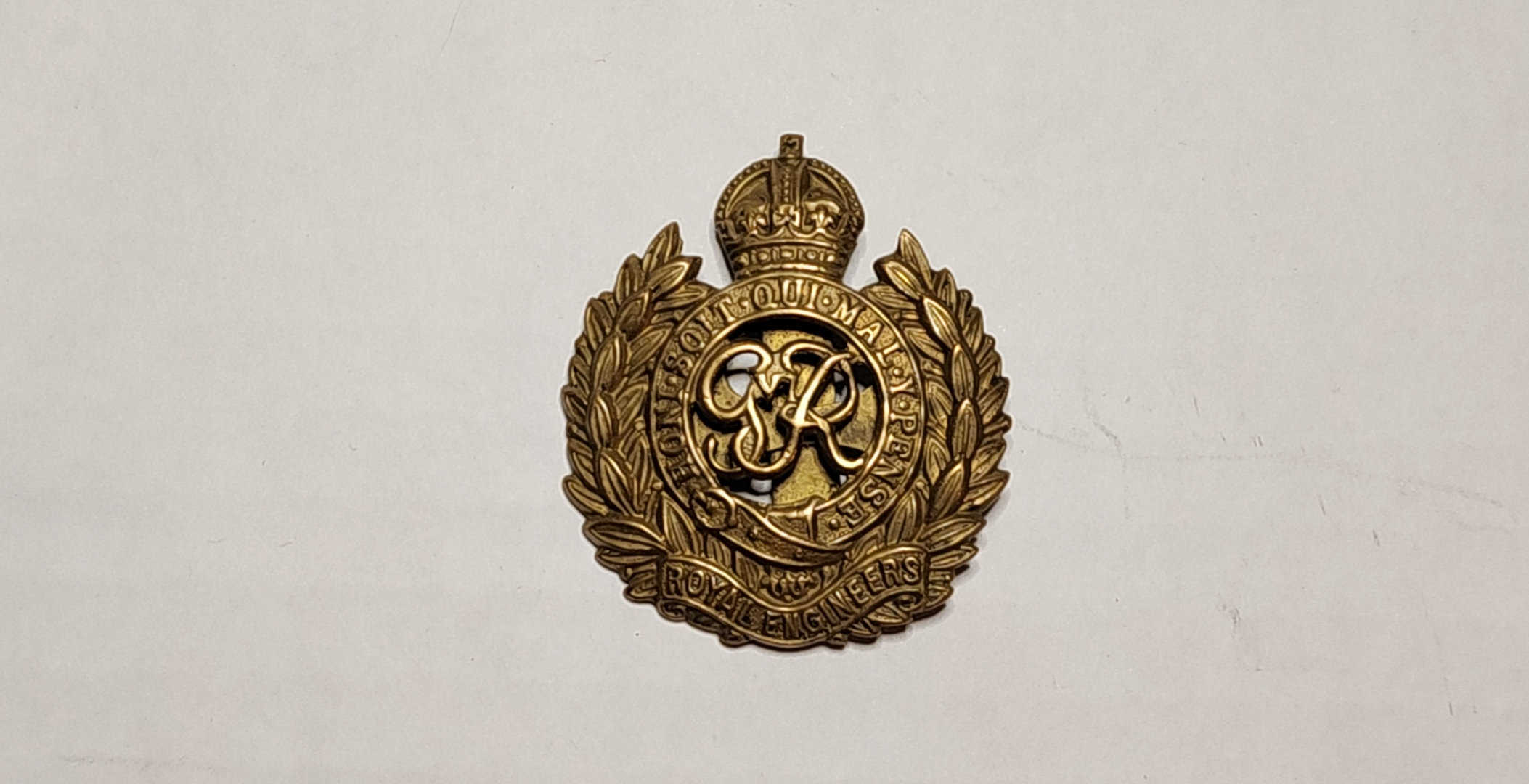Royal Engineers cap badge, obverse, George VI crowned GR cypher and Royal Engineers scroll