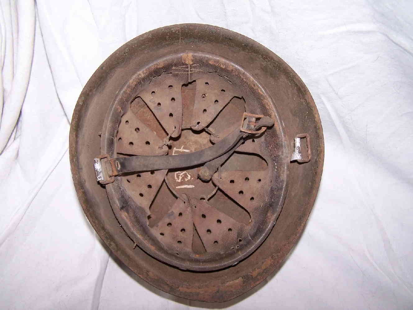 Interior liner of Italian M33 helmet