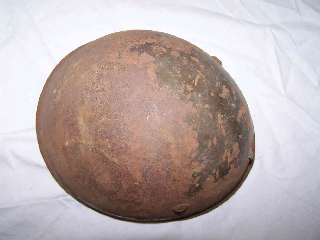 Top view of Italian M33 helmet