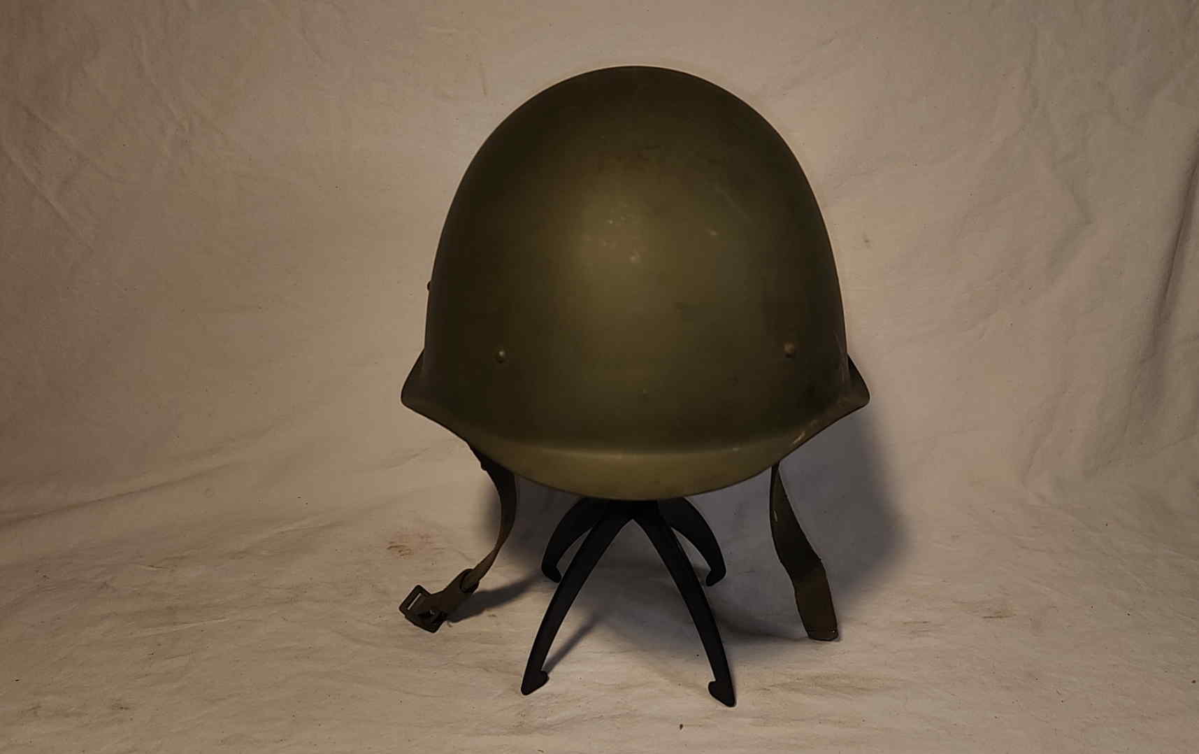 Overall front view showing SSh-40 profile and skirt area