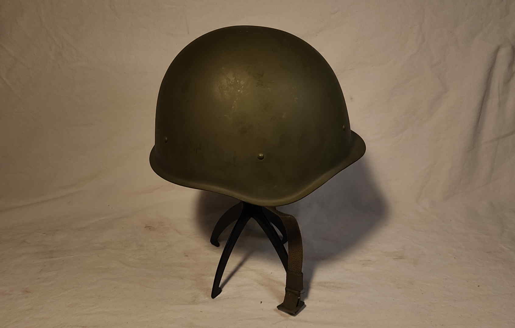 Overall right side view showing rim form and shell profile