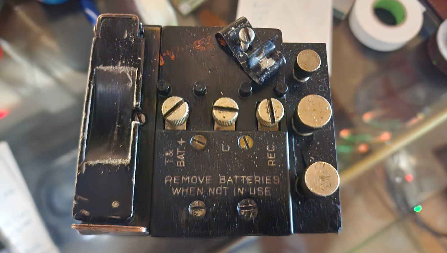 EE-8-A terminal block and line connections, with reminder to remove batteries when not in use