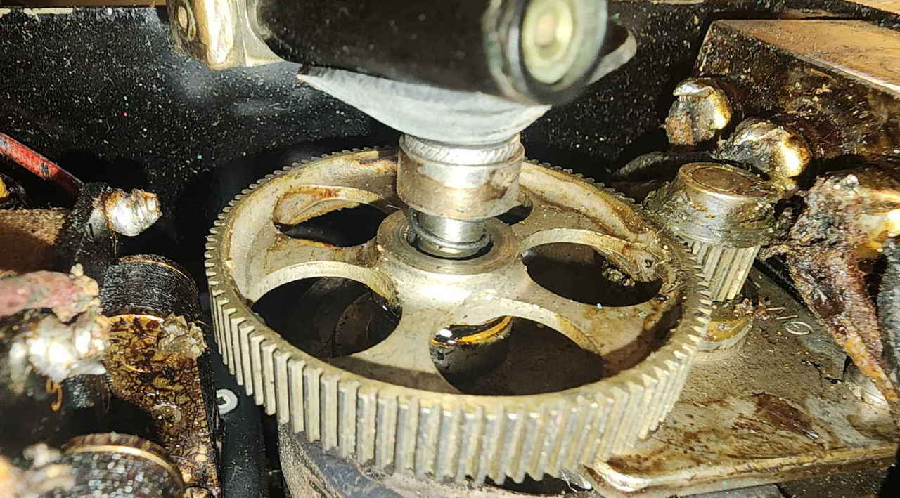 Magneto gear and shaft area during cleaning and functional checks